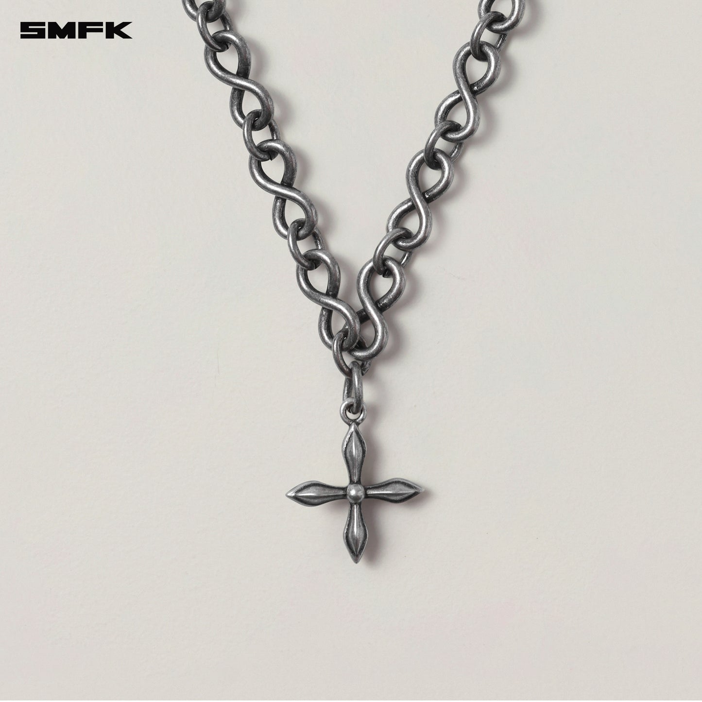 COMPASS INFINITE LOOP METAL NECKLACE / ANTIQUE SILVER