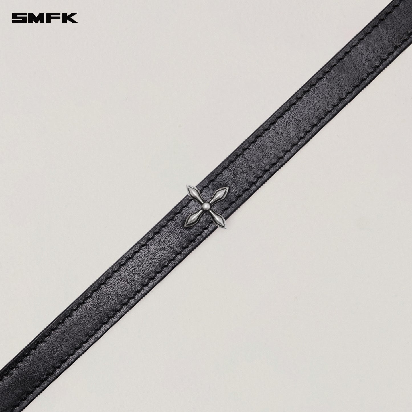 COMPASS RIVET HANDCRAFT HORSE LEATHER CHOCKER/M/WILD BLACK