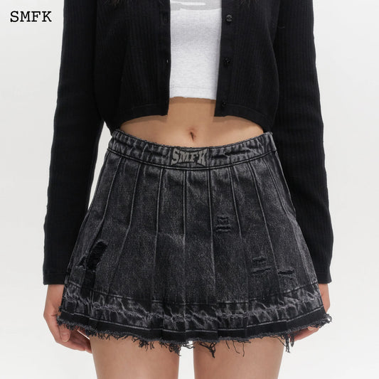 Wilderness Wandering Black Pleated Short Skirt