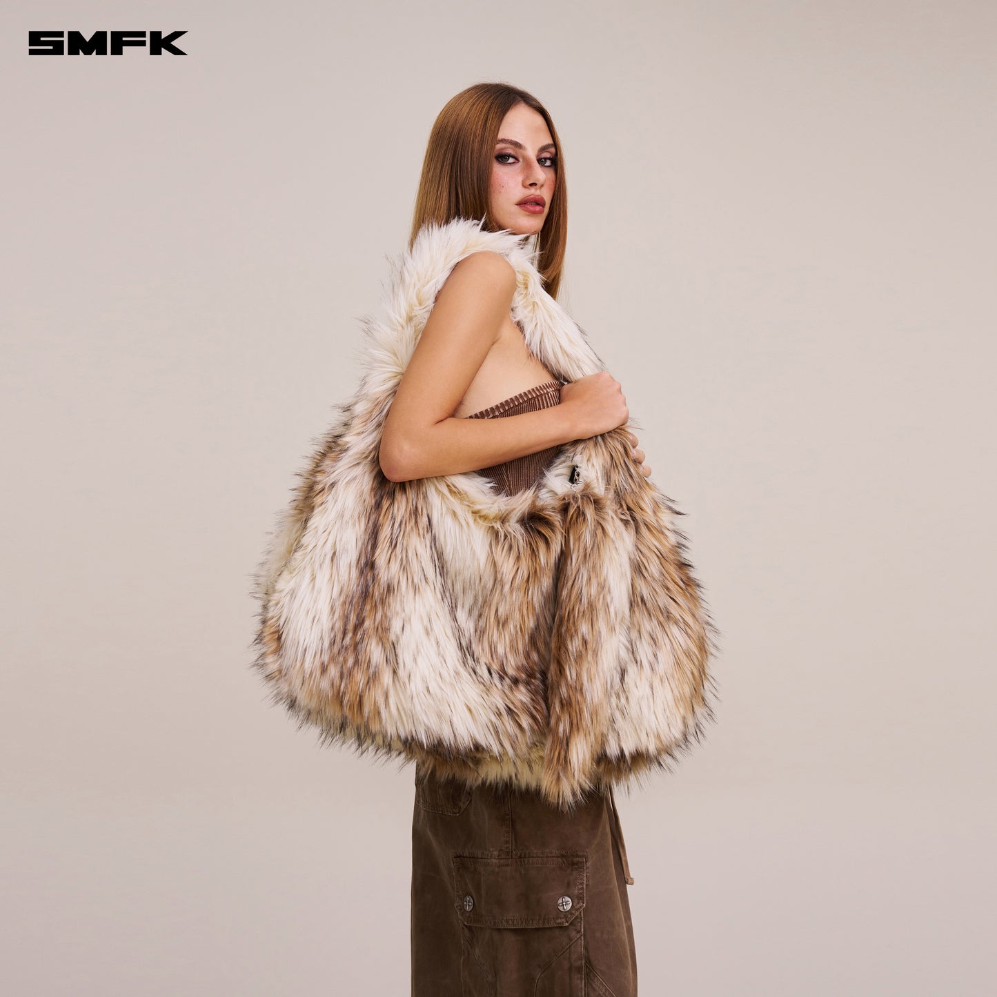 COMPASS COBBLE FURRY BAG/LARGE/ ARCTIC WOLF WHITE