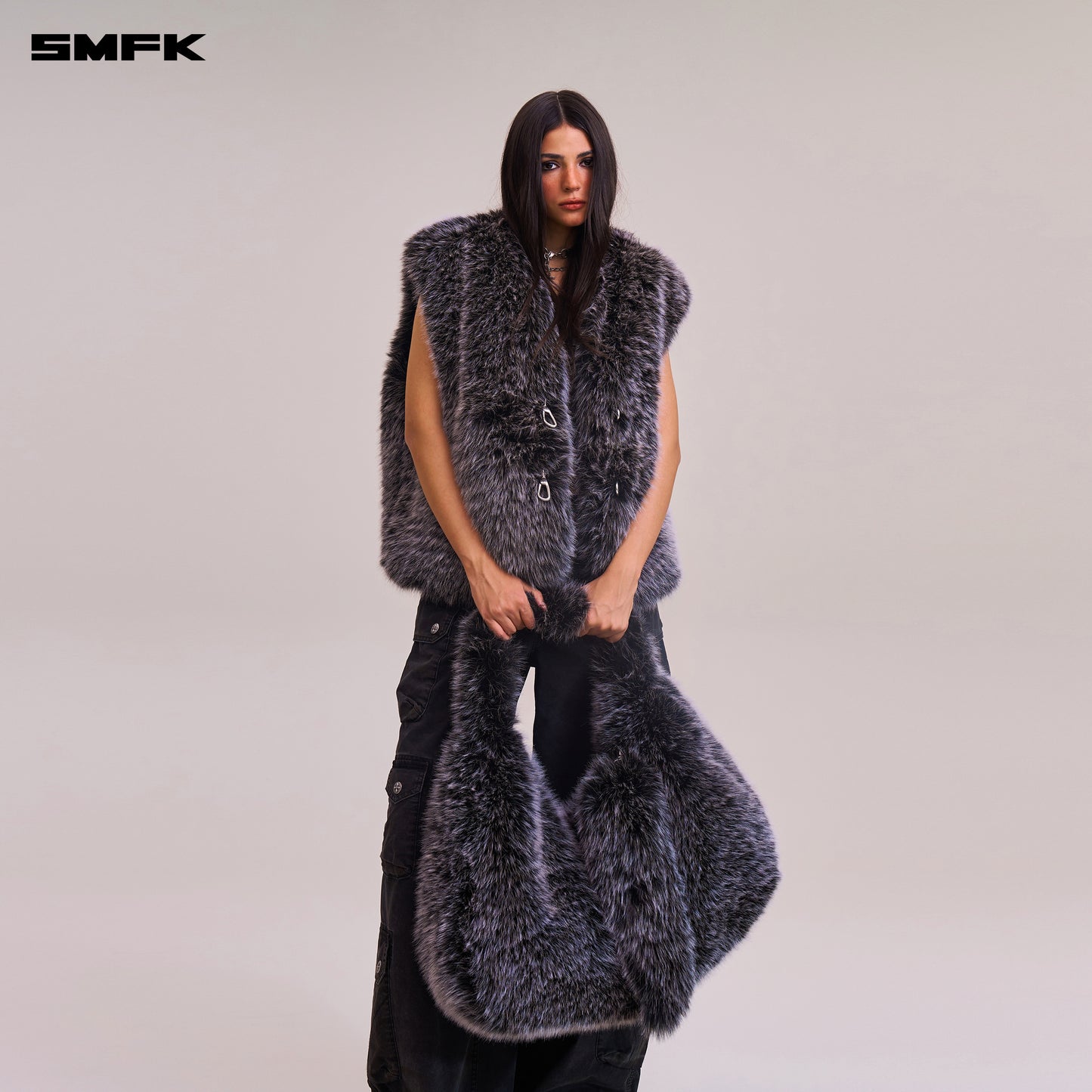 COMPASS COBBLE FURRY BAG/LARGE/ SILVER FOX