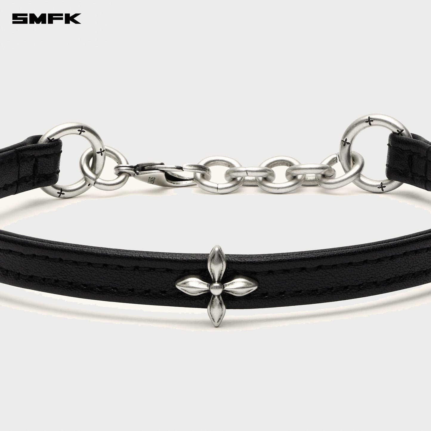 Compass Cross Leather Choker In Black