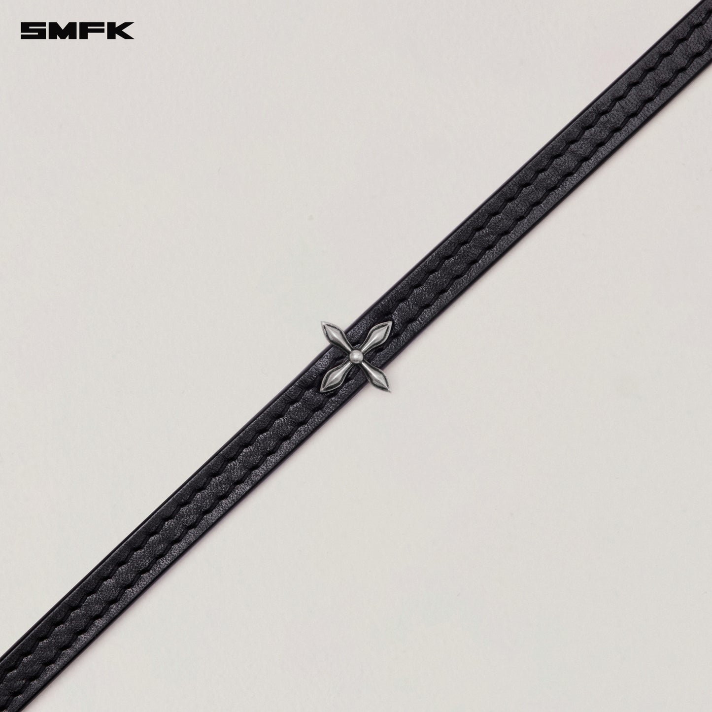 COMPASS RIVET HORSE LEATHER CHOCKER / WILD BLACK