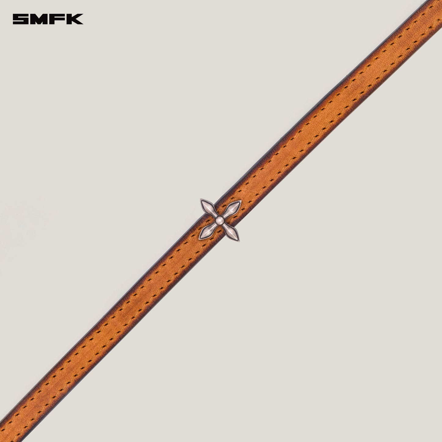 COMPASS RIVET PATINA LEATHER CHOCKER SMALL_ CARAMEL PATINA
