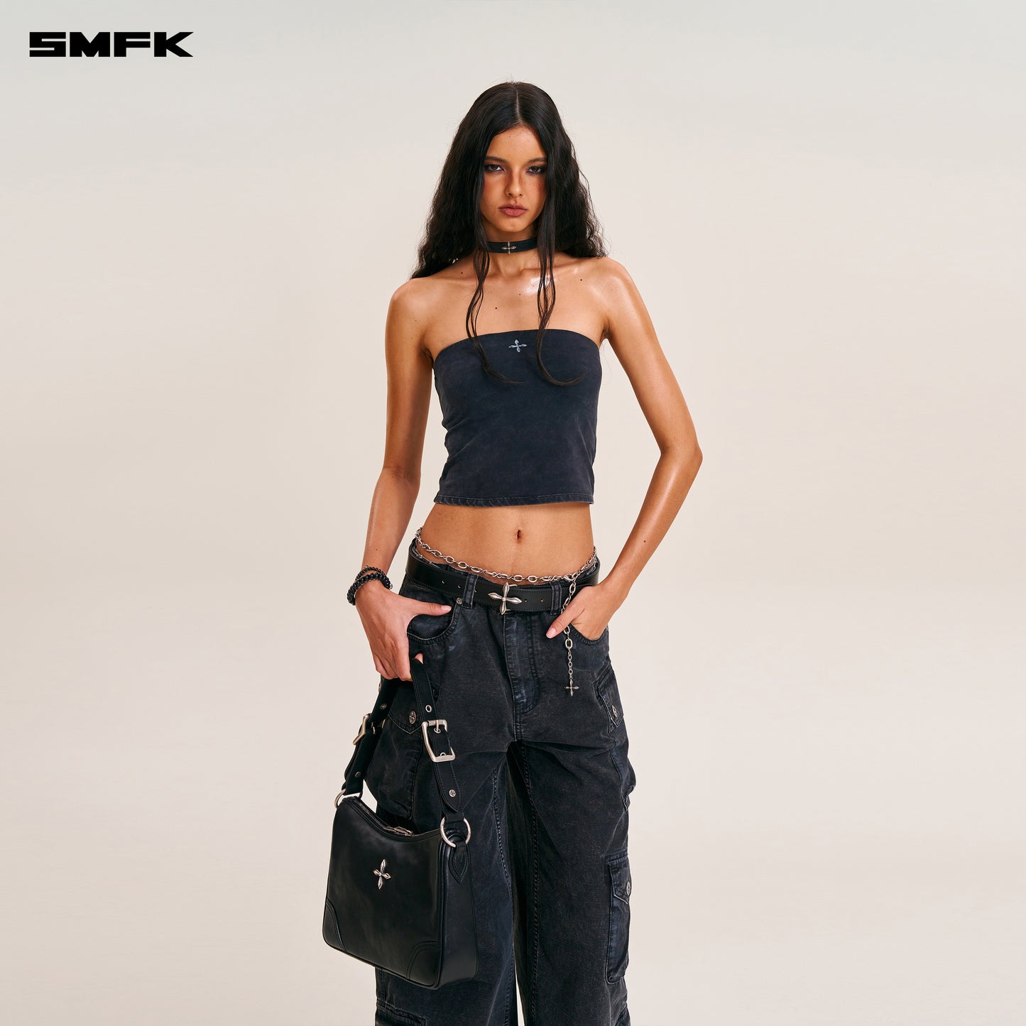 COMPASS RIVET HANDCRAFT HORSE LEATHER CHOCKER/M/WILD BLACK