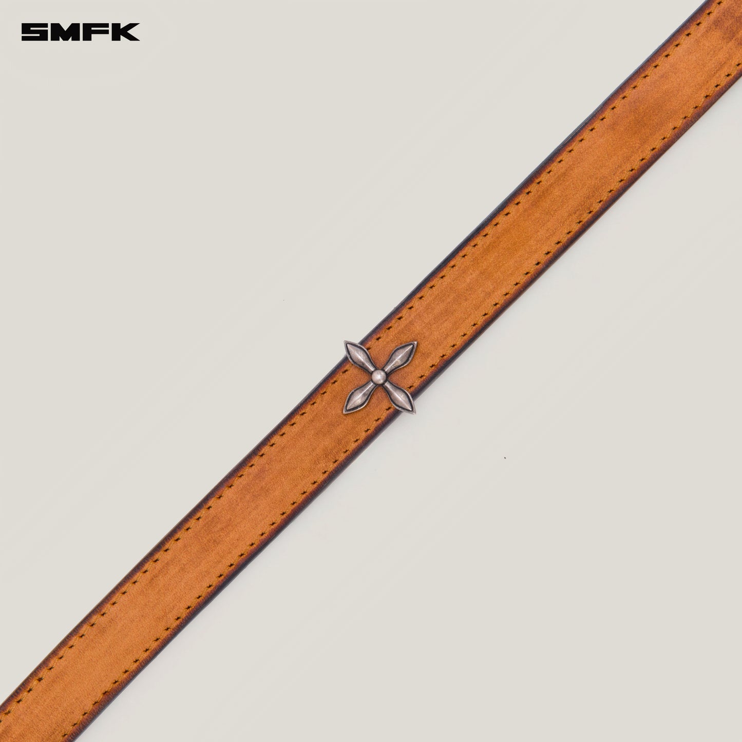 COMPASS RIVET PATINA LEATHER CHOCKER MEDIUM CARAMEL PATINA