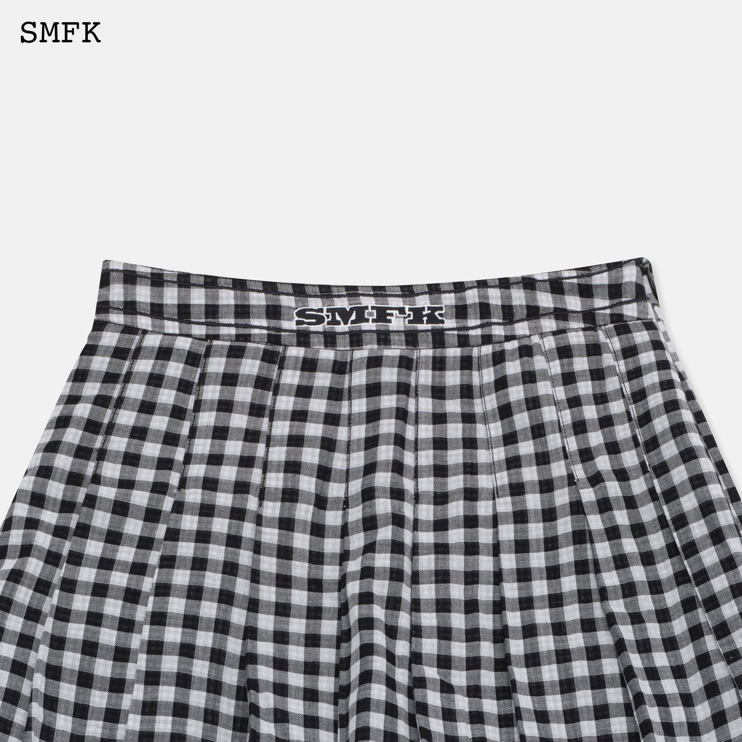 VINTAGE ACADEMY BLACK AND WHITE CHECKERED SKIRT