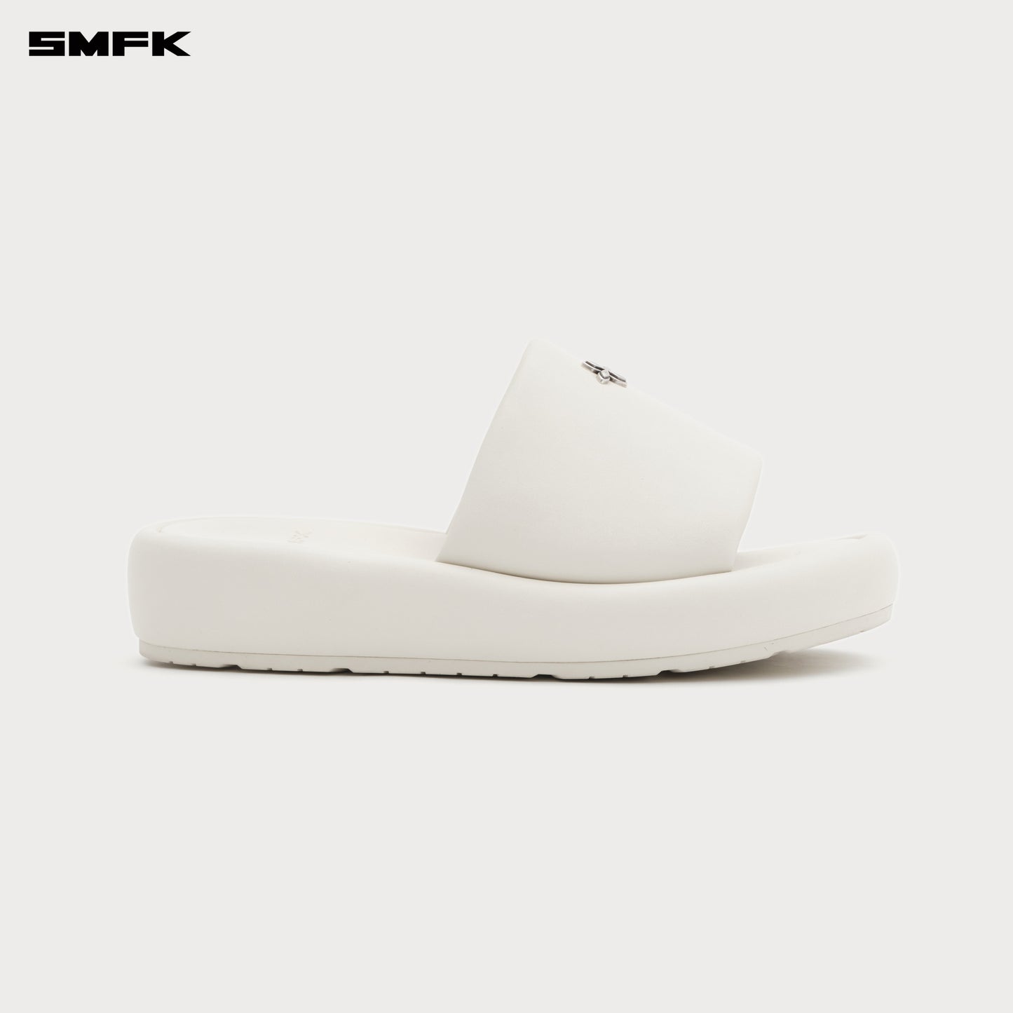 COMPASS BADGE Cross Slippers Women's Shoes Snow Mountain White