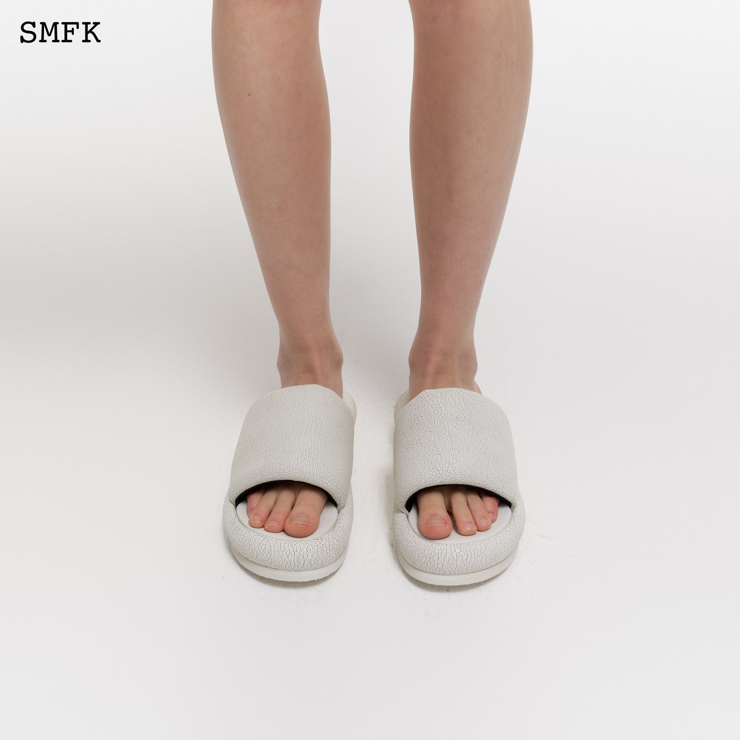 COMPASS FLAT WHITE SLIPPERS