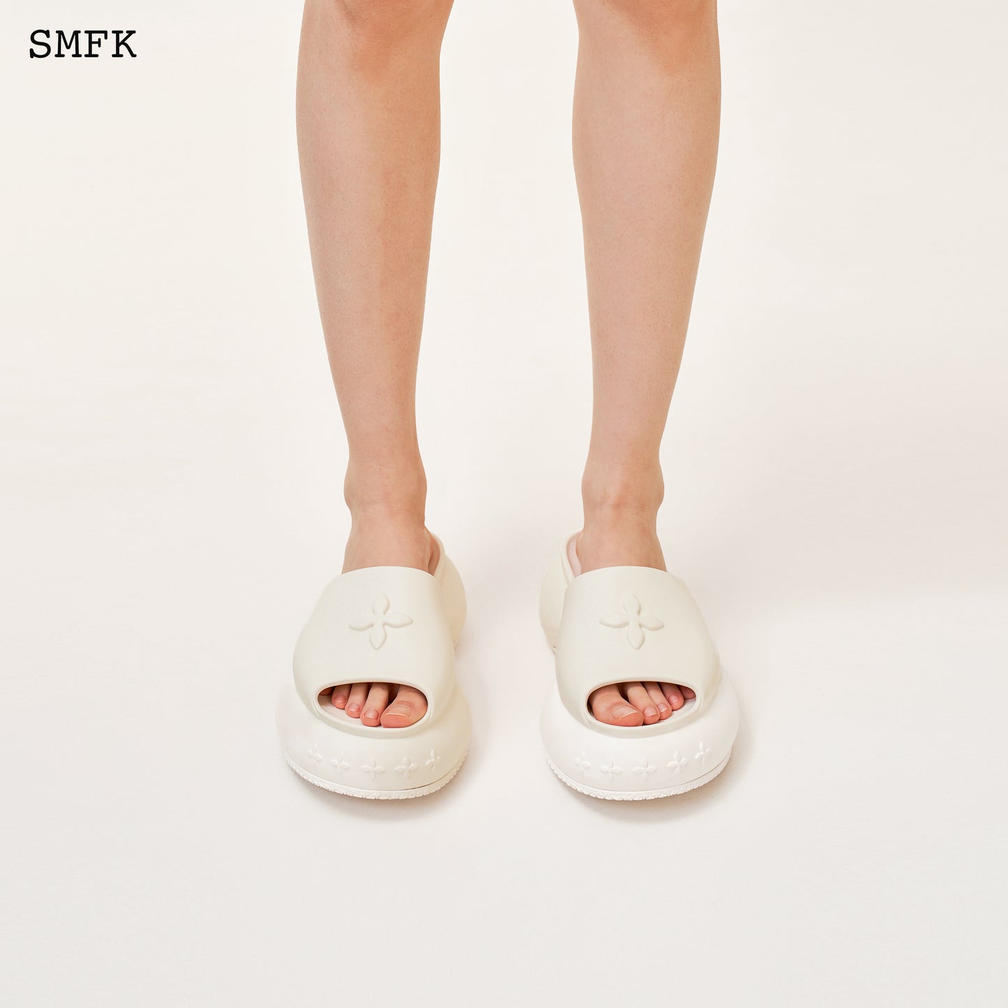 COMPASS WAVE PLATFORM BUMPER SANDAL IN WHITE