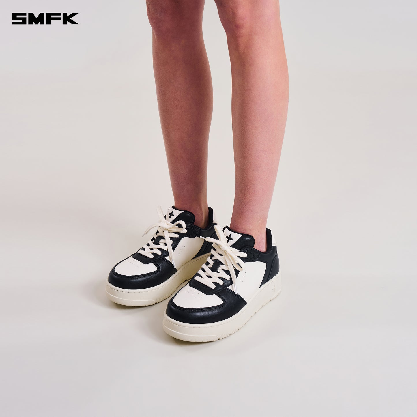 COMPASS MODE-T LEATHER SNEAKER/ BLACK WHITE
