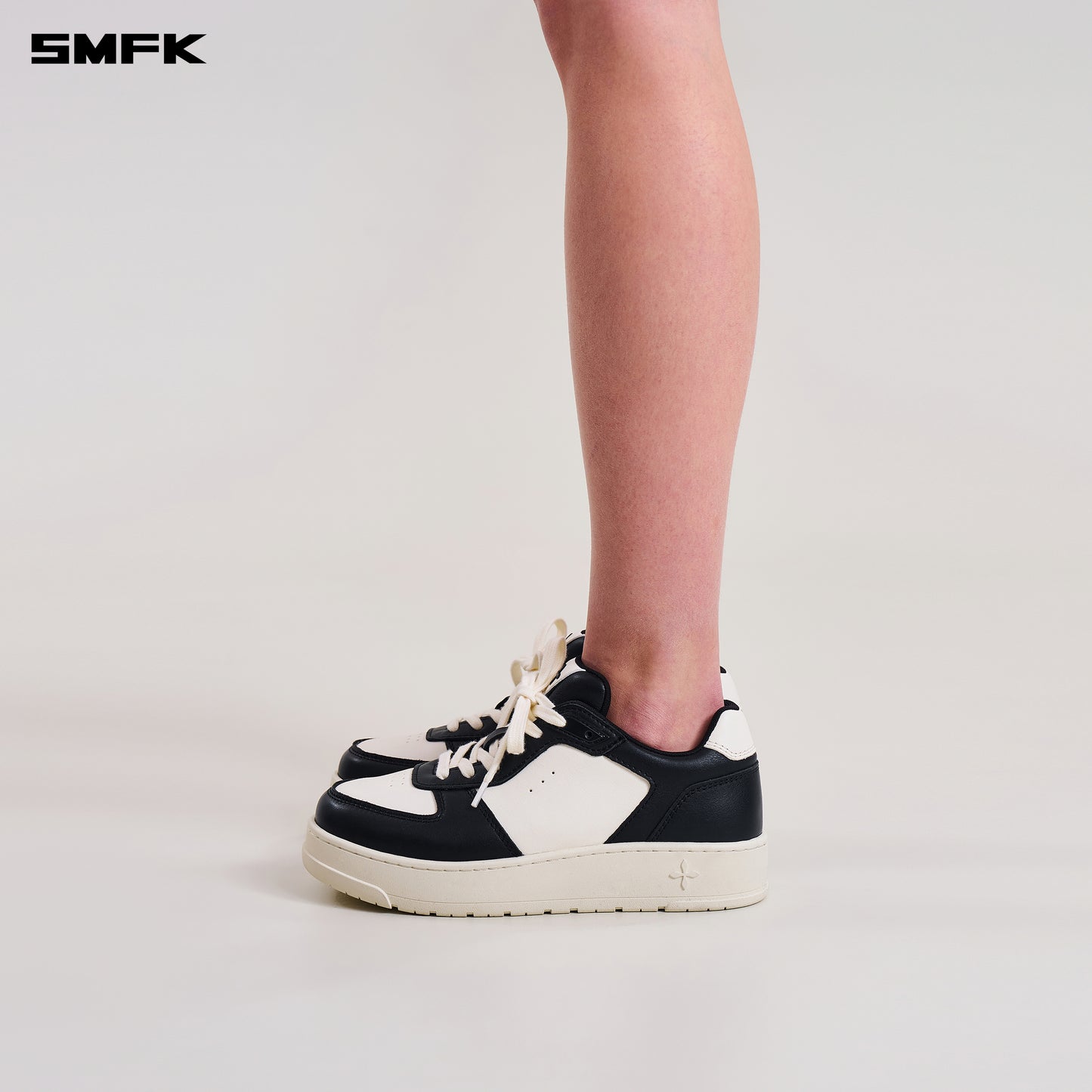 COMPASS MODE-T LEATHER SNEAKER/ BLACK WHITE