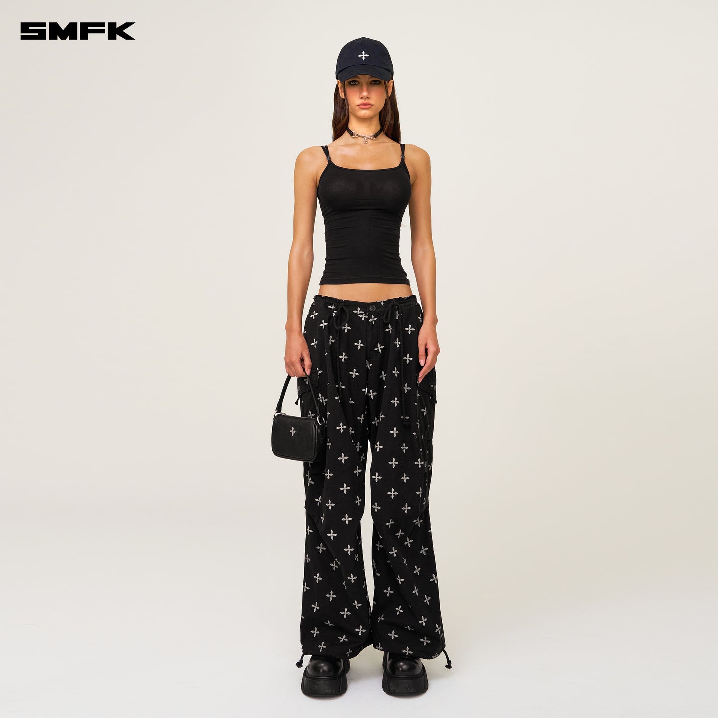 Compass Hug Sports Slim-fit Strap Top Wild Black