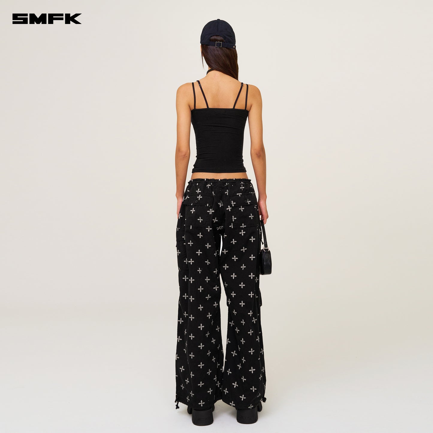 Compass Hug Sports Slim-fit Strap Top Wild Black