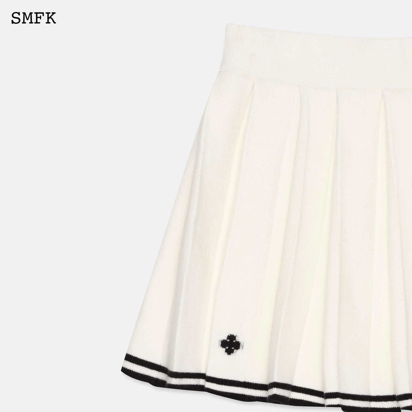 COMPASS ACADEMY WHITE CASHMERE PLEATED SKIRT