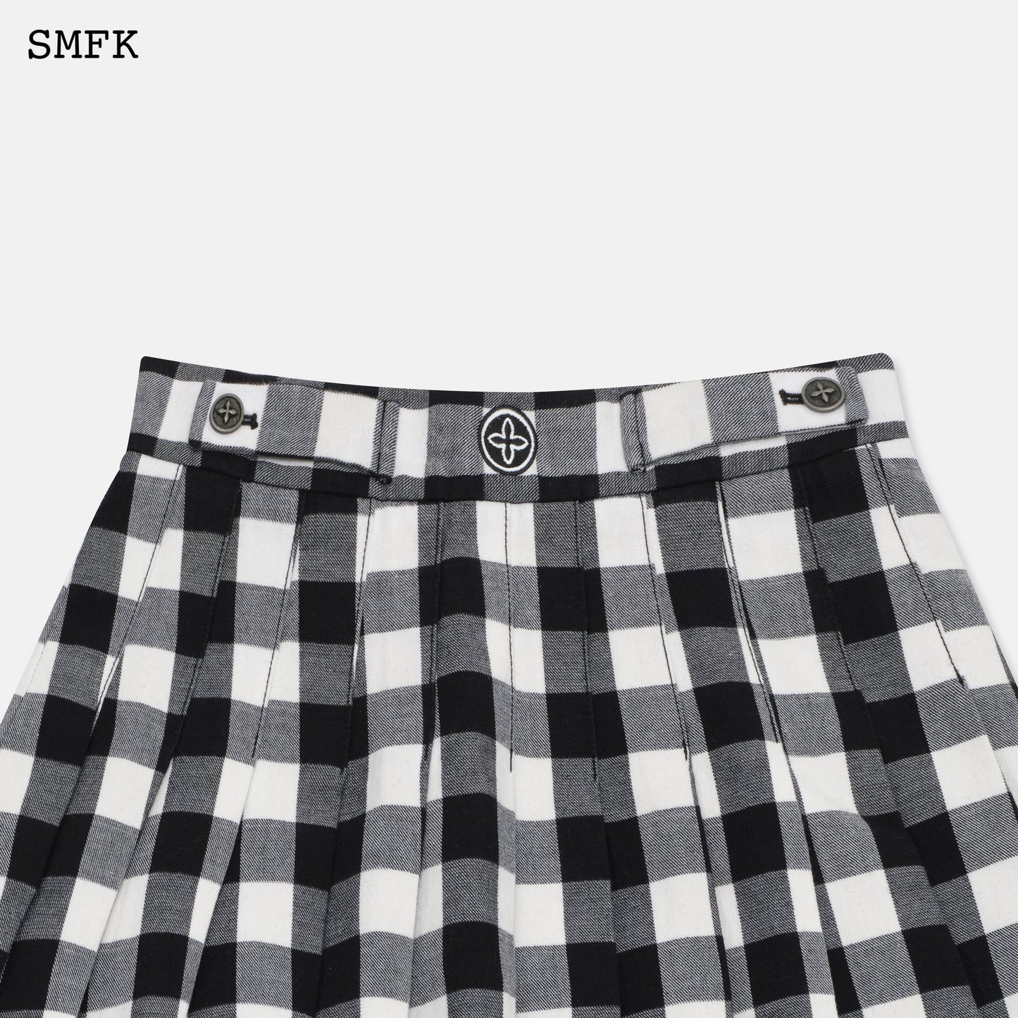 GRASSLAND BLACK AND WHITE CHECKERED PLEATED SKIRT