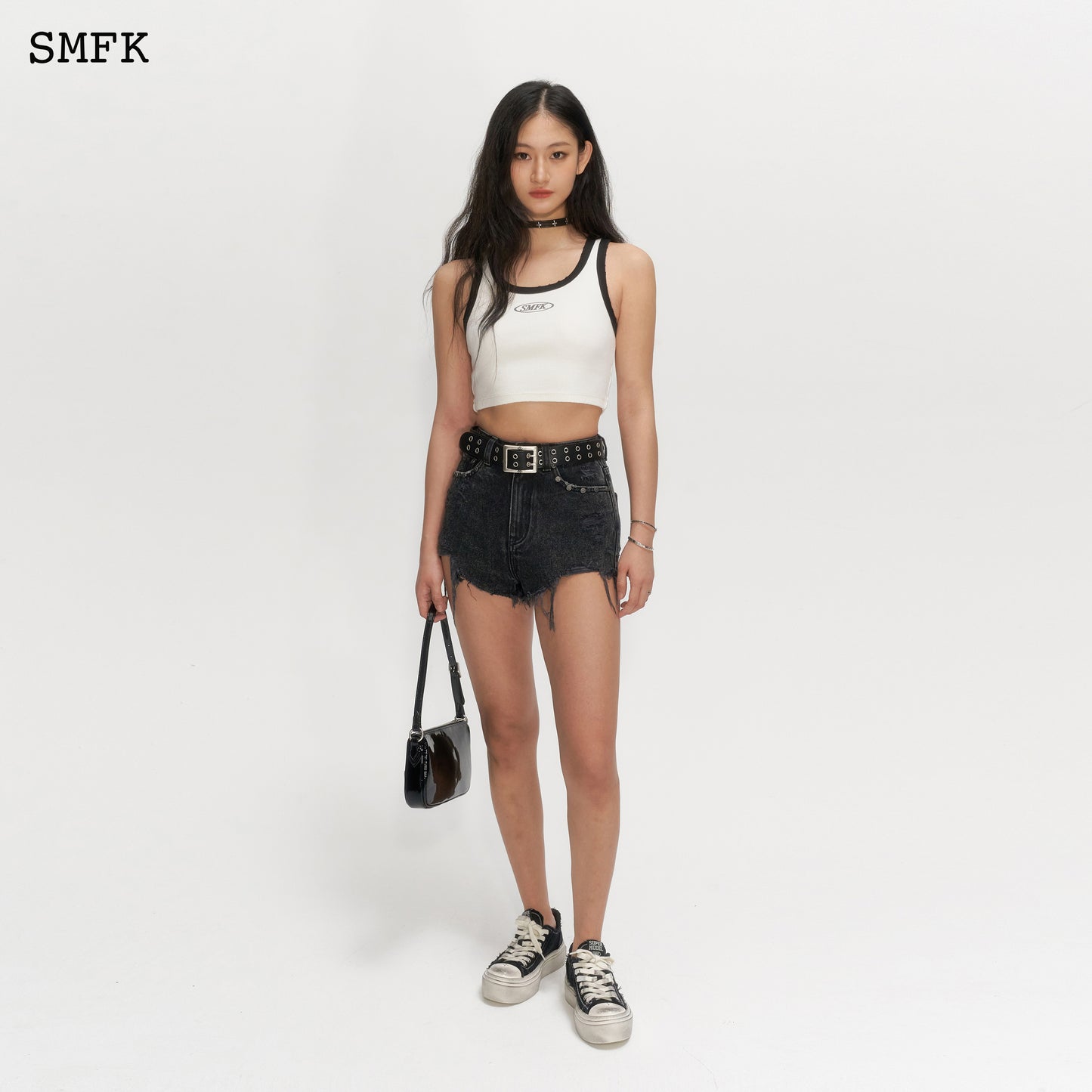 WILDERNESS ROCK BLACK SHORT JEANS