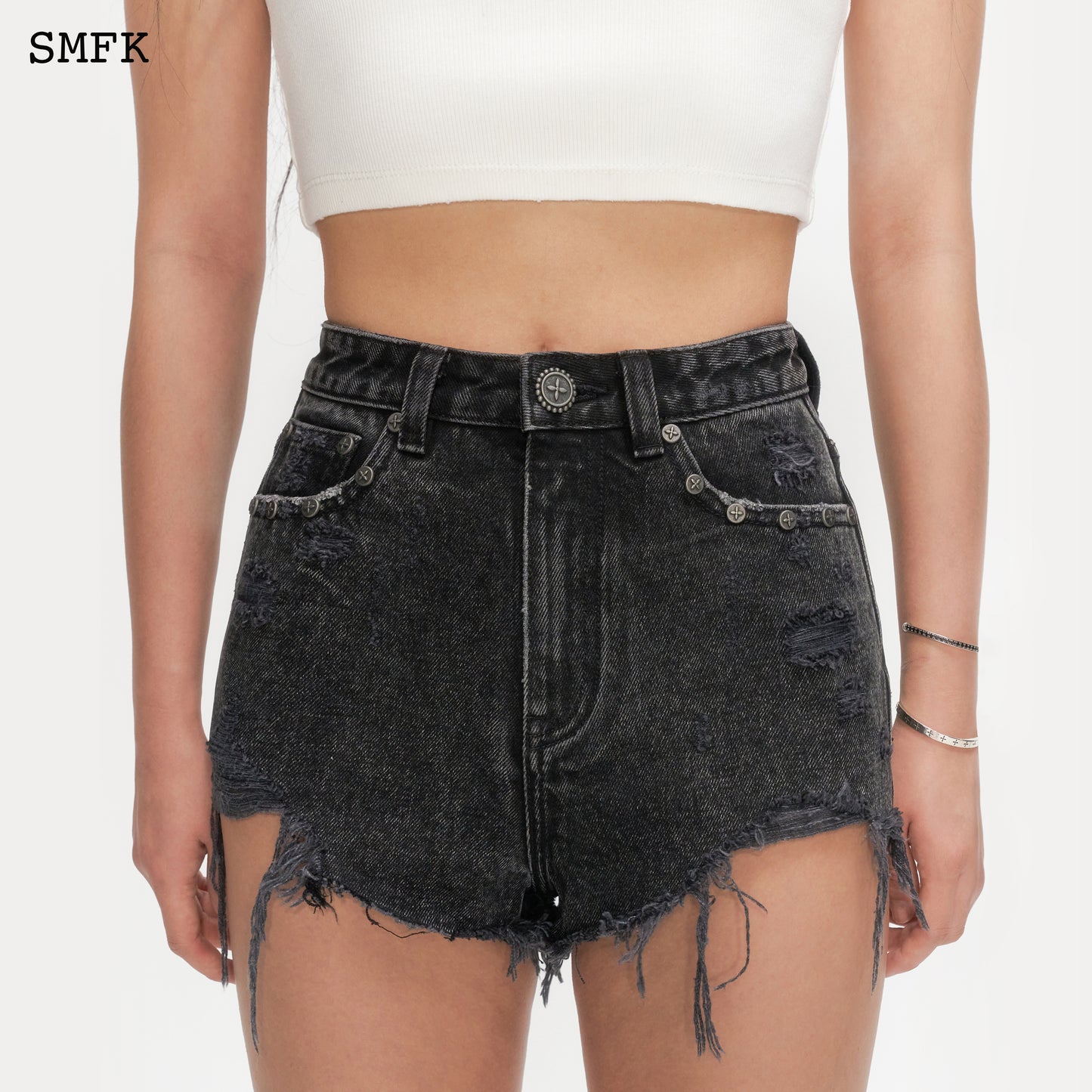 WILDERNESS ROCK BLACK SHORT JEANS